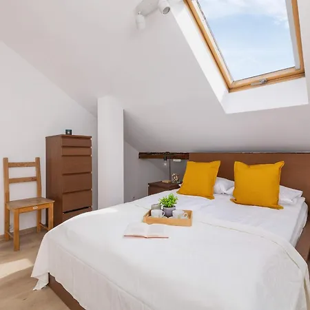Klimatyzowany Apartament Z Dwiema Sypialniami W Centrum Krakowa Blisko Rynku I Parku By Renters * 크라쿠프