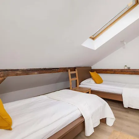 Klimatyzowany Z Dwiema Sypialniami W Centrum Krakowa Blisko Rynku I Parku By Renters Apartament