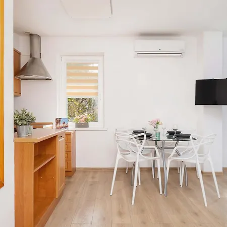 Klimatyzowany Apartament Z Dwiema Sypialniami W Centrum Krakowa Blisko Rynku I Parku By Renters דירה *