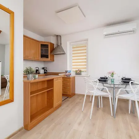 Klimatyzowany Apartament Z Dwiema Sypialniami W Centrum Krakowa Blisko Rynku I Parku By Renters Apartmán *