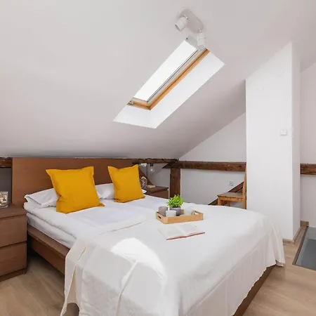 Klimatyzowany Apartament Z Dwiema Sypialniami W Centrum Krakowa Blisko Rynku I Parku By Renters Apartmán
